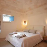 Td Trullo Titiro Vineyard Wine Cellar Pool * אוסטוני