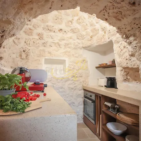 Hébergement de vacances Td Trullo Titiro With Wine Cellar, Vineyard & Pool *