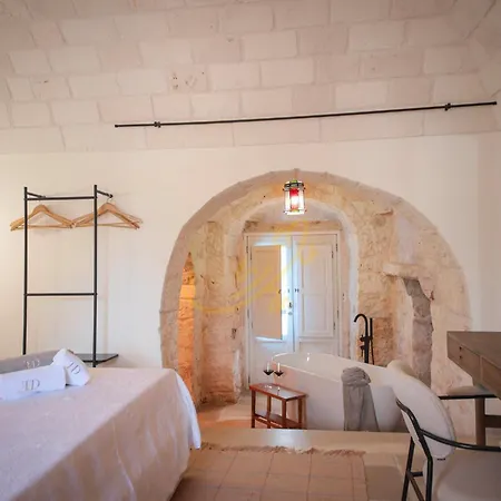 Casa vacanze TD Trullo Titiro with Wine Cellar, Vineyard&Pool Ostuni