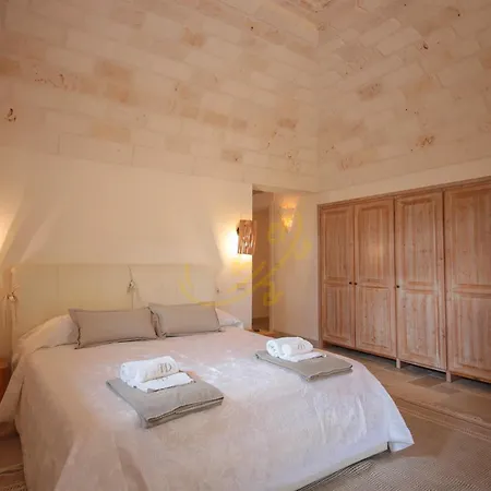 TD Trullo Titiro with Wine Cellar, Vineyard&Pool Ostuni