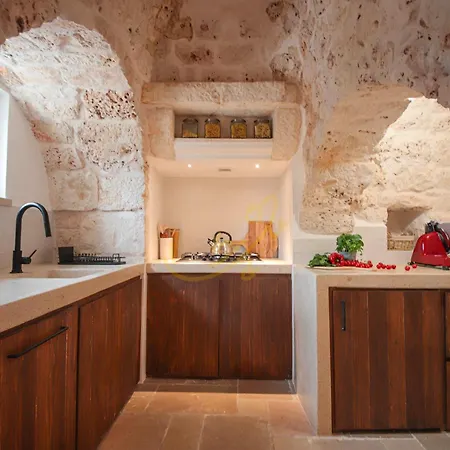 Casa vacanze TD Trullo Titiro with Wine Cellar, Vineyard&Pool *