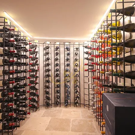 TD Trullo Titiro with Wine Cellar, Vineyard&Pool Casa vacanze Ostuni